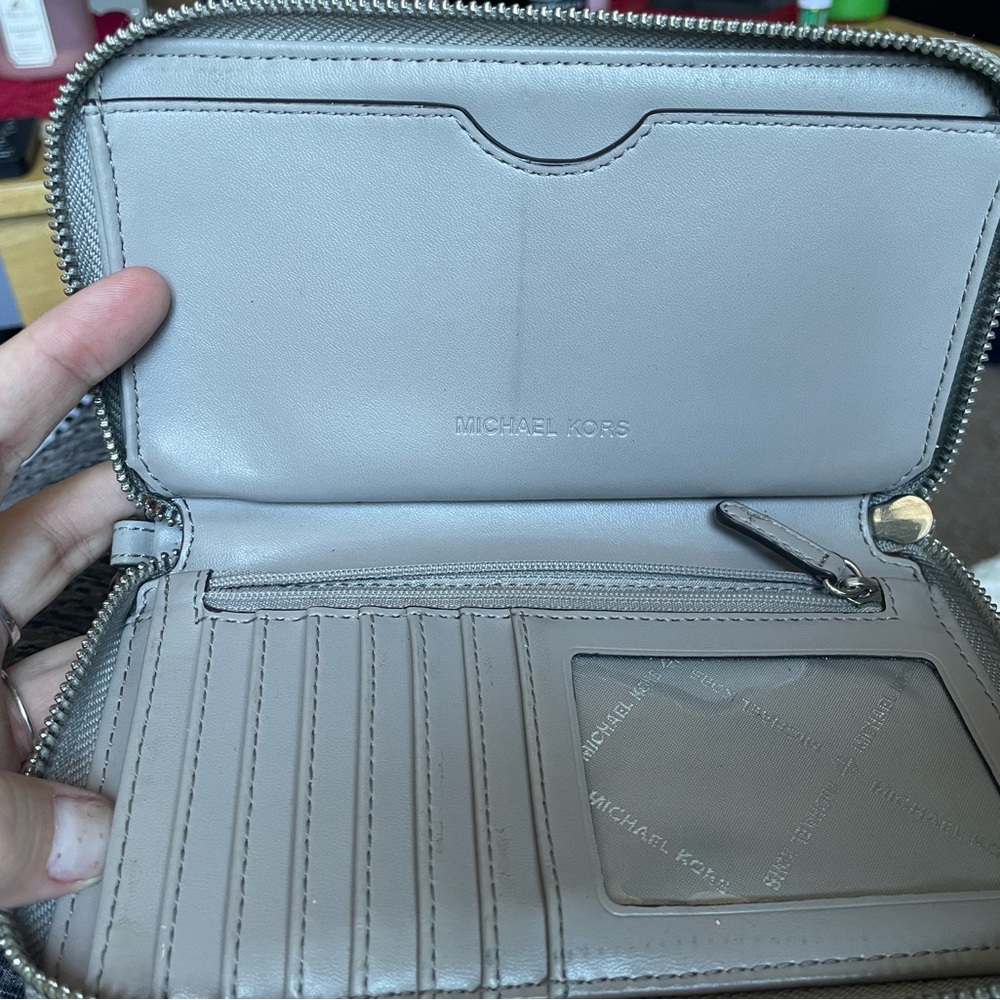 MK wallet - Picture 2 of 3